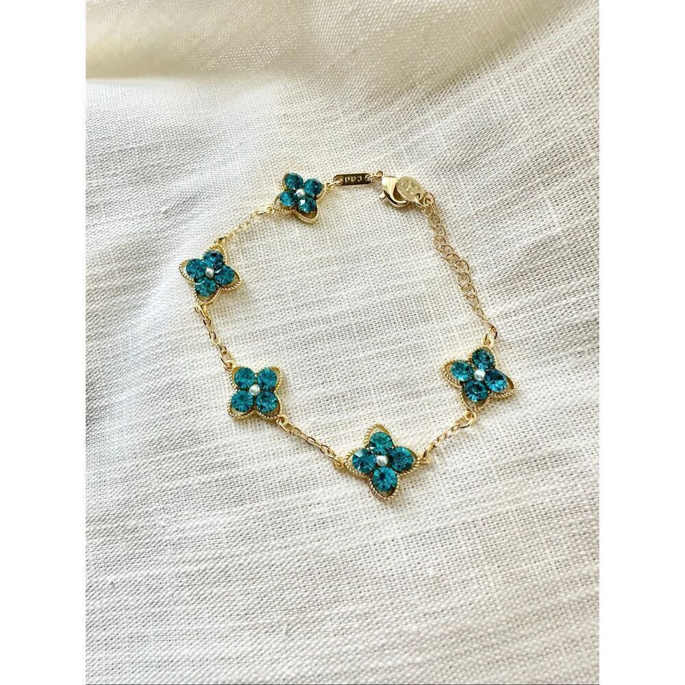 Bright blue four leaf flower chain-link bracelet